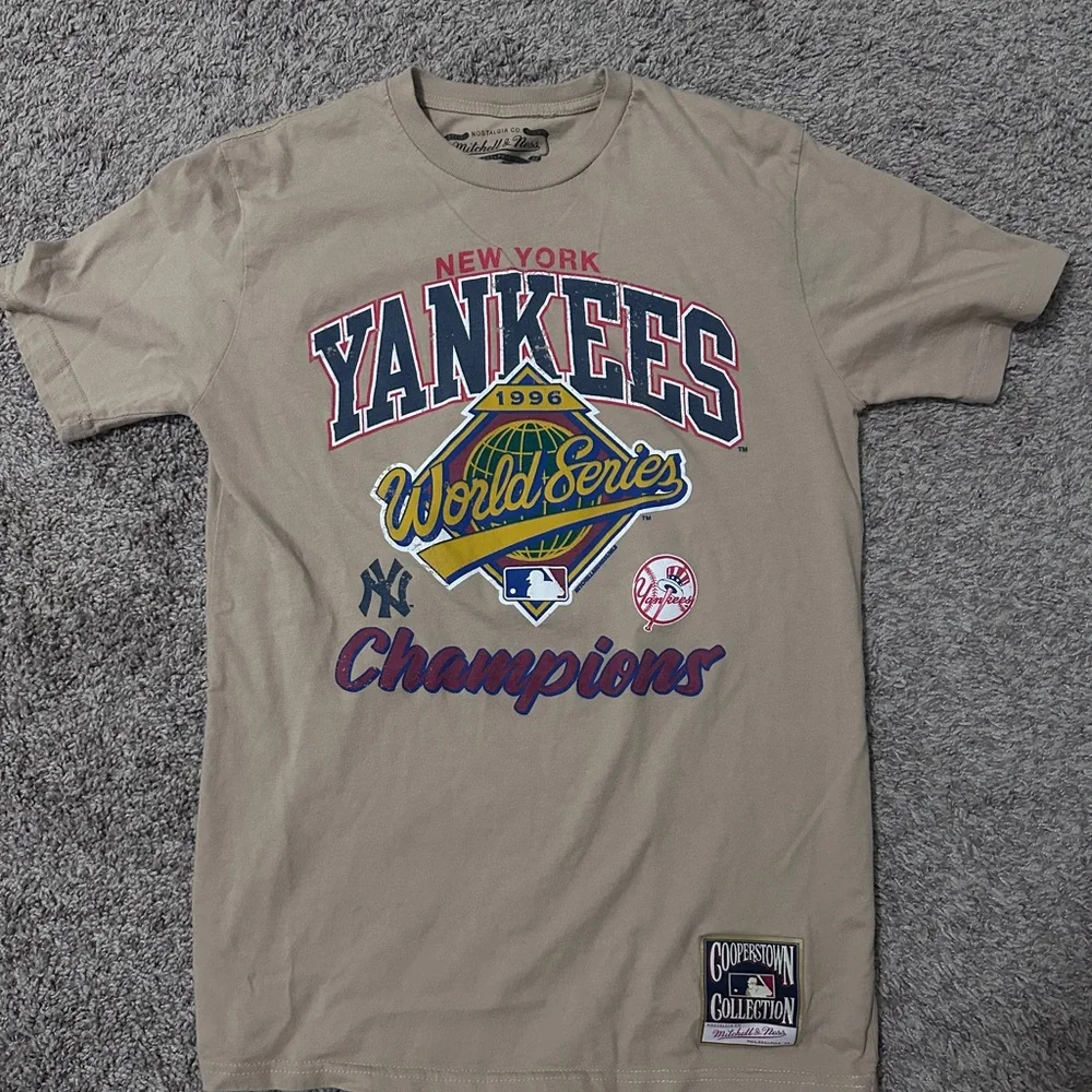 Mitchell & Ness Tan New York Yankees World Series Tee - Picture 1 of 2